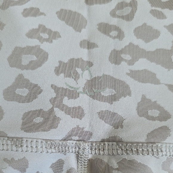 Beyond Yoga Gray Leopard Leggings - Picture 3 of 3